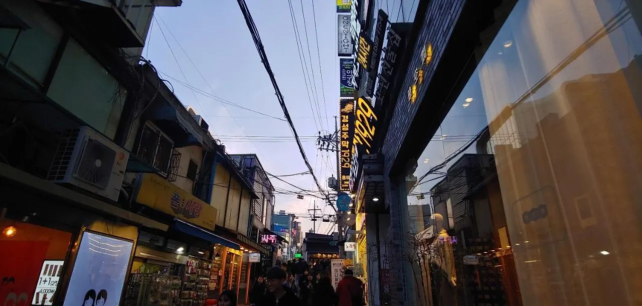 I-One Guesthouse In Hongdae, 아이원 원룸텔 Seoul